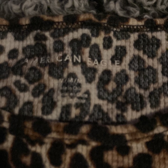 Leopard print American eagle crop top size medium - Picture 2 of 3